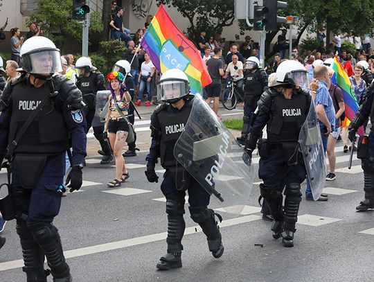 Policja prosi dziennikarzy o przekazywanie nagrań wydarzeń w Białymstoku (ZDJĘCIA)