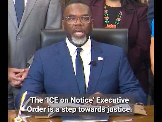 Policja w Chicago ma dokumentować możliwe naruszenia prawa przez ICE, burmistrz wydał rozporządzenie Policja w Chicago ma dokumentować możliwe naruszenia prawa przez ICE, burmistrz wydał rozporządzenie