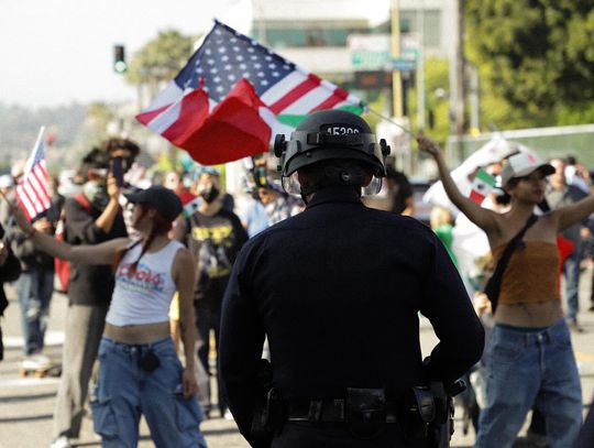 Policja: za naruszenie godziny policyjnej w Los Angeles zatrzymaliśmy 25 osób