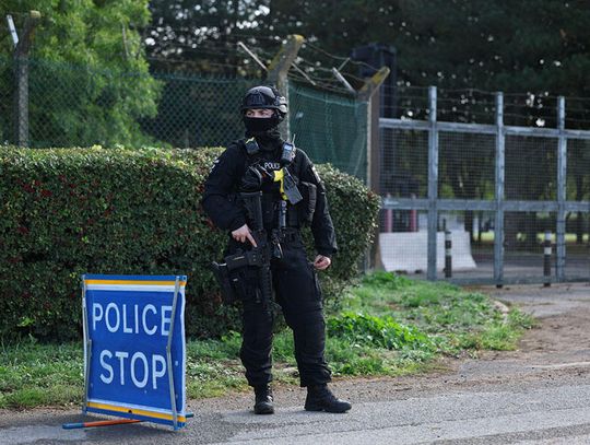 Policja zatrzymała pięć osób pod zarzutem przygotowywania ataku terrorystycznego koło bazy RAF