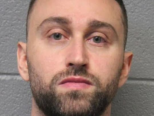 Policjant z północnego-zachodu Chicago oskarżony o pobicie i duszenie partnerki