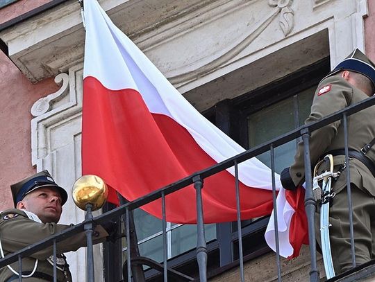 Politycy w Dniu Flagi RP: zgromadźmy się przy Biało-Czerwonej, to symbol dumnego narodu