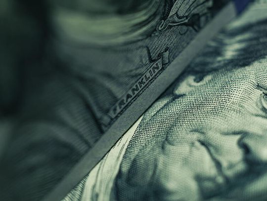 Polityka Trumpa podkopuje hegemonię dolara, a to może zaszkodzić Ameryce (analiza)