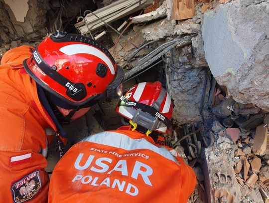 Polscy strażacy w Turcji wydobyli 11 osobę spod gruzów w Besni