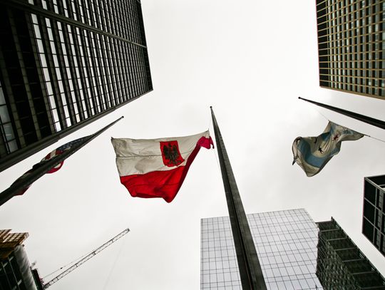 Polska flaga zawisła na Daley Plaza