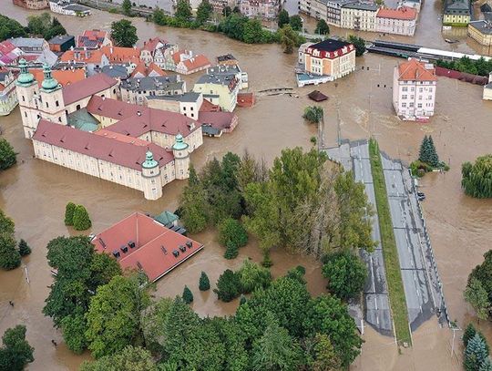 Polska walczy z wielką wodą – ruszyły akcje pomocy powodzianom