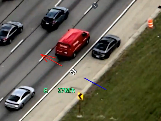 Ponad 100 mandatów w kilka godzin za jazdę po pasach awaryjnych (WIDEO)