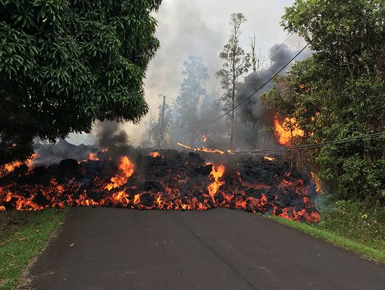 Ponad 1700 osób ewakuowano po erupcji wulkanu na Hawajach