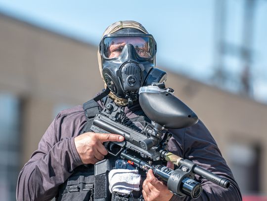 Pościg, wypadek i użycie gazu łzawiącego przez agentów federalnych na południu Chicago