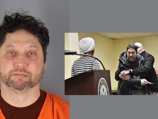 Postawiono zarzuty mężczyźnie, który zaatakował kongresmenkę w Minneapolis Postawiono zarzuty mężczyźnie, który zaatakował kongresmenkę w Minneapolis