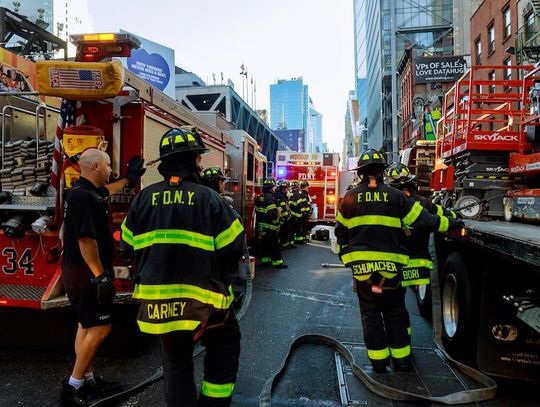 Pożar w stoczni na Staten Island w Nowym Jorku - zginęła jedna osoba, jest wielu rannych Pożar w stoczni na Staten Island w Nowym Jorku - zginęła jedna osoba, jest wielu rannych