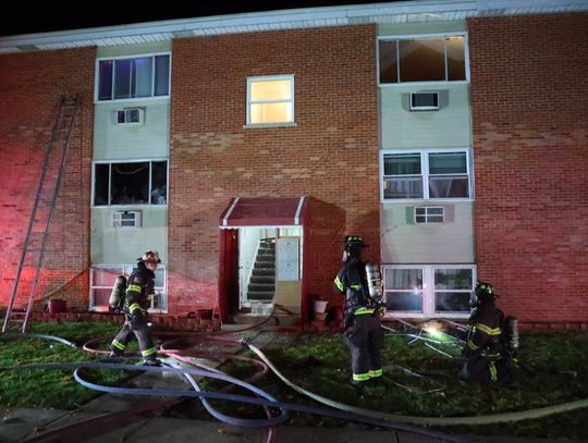 Pożar zniszczył budynek z mieszkaniami w Niles