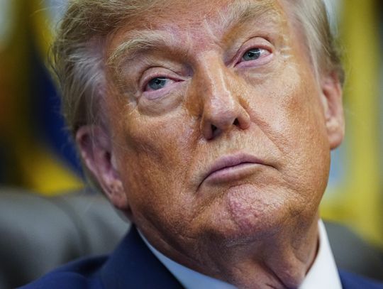 Pozwano Trumpa za to, że chce sprzedawać szybszy dostęp do swoich wpisów