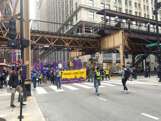 Pracownicy sprzątający w centrum Chicago domagają się uczciwego kontraktu