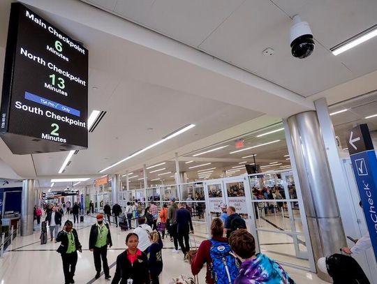 Prawie połowa największych lotnisk dotknięta brakiem kontrolerów ruchu lotniczego