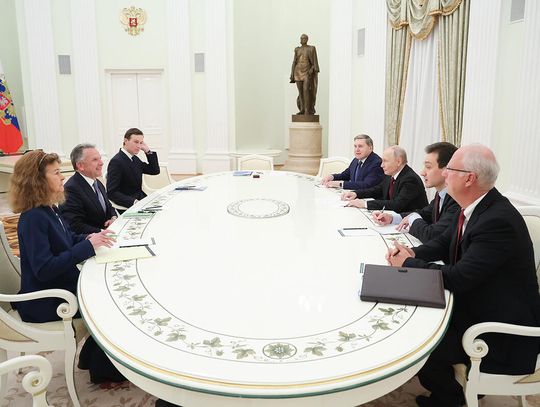 Presja na pokój: amerykańsko-rosyjsko-ukraińskie negocjacje