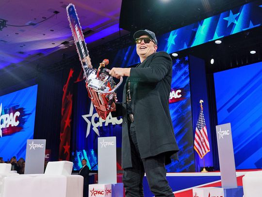 Prezydent Argentyny podarował Muskowi piłę łańcuchową