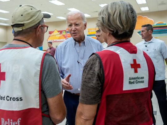 Prezydent Biden odwiedził na Florydzie tereny zniszczone przez huragan Idalia