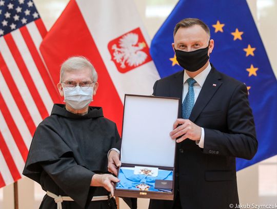 Prezydent Duda upamiętnił pośmiertnie o. Królikowskiego