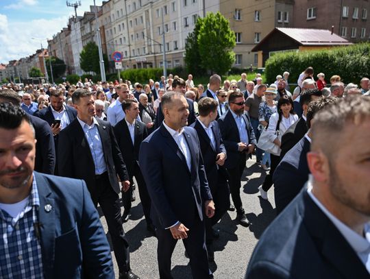 Prezydent Karol Nawrocki wziął udział w procesji Bożego Ciała