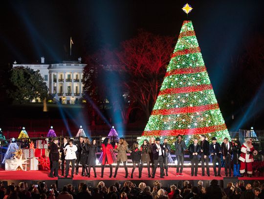 Prezydent Obama zapalił lampki na drzewku świątecznym (ZOBACZ ZDJĘCIA)