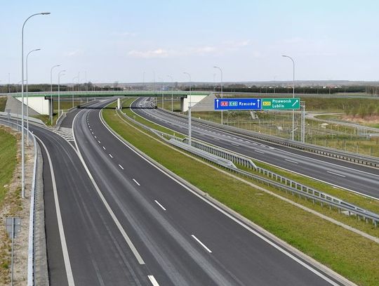 Prezydent podpisał ustawę znoszącą opłaty za przejazd autostradami