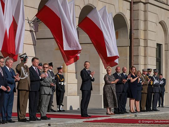 Prezydent RP wręczył oficerom akty mianowania na stopnie generalskie i admiralskie (WIDEO)