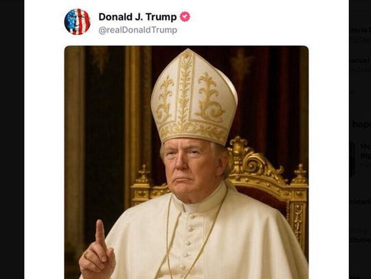 Prezydent Trump: katolicy byli zachwyceni grafiką przedstawiającą mnie jako papieża