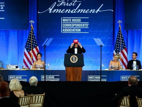 Prezydent Trump na gali korespondentów: pokazujemy, że nie poddajemy się przemocy politycznej