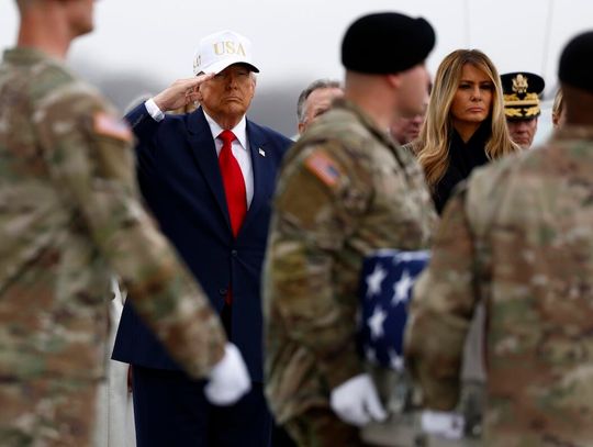 Prezydent Trump oddał hołd żołnierzom poległym w Kuwejcie