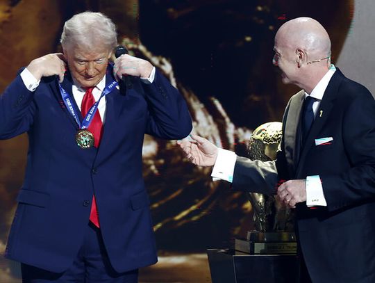 Prezydent Trump otrzymał Pokojową Nagrodę FIFA