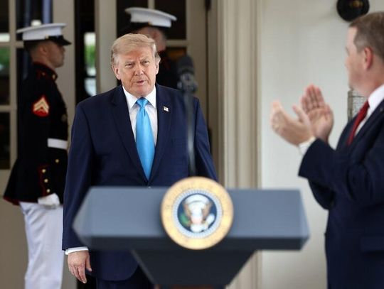 Prezydent Trump: Pomagamy Japonii utrzymać jena