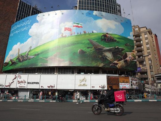 Prezydent Trump umożliwił administracji nakładanie ceł na kraje handlujące z Iranem