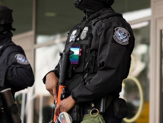 Prezydent Trump zapowiedział, że może wysłać agentów ICE na lotniska