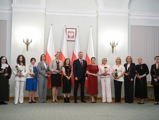 Prezydent w Dzień Kobiet odznaczył jedenaście zasłużonych dla Polski kobiet Prezydent w Dzień Kobiet odznaczył jedenaście zasłużonych dla Polski kobiet