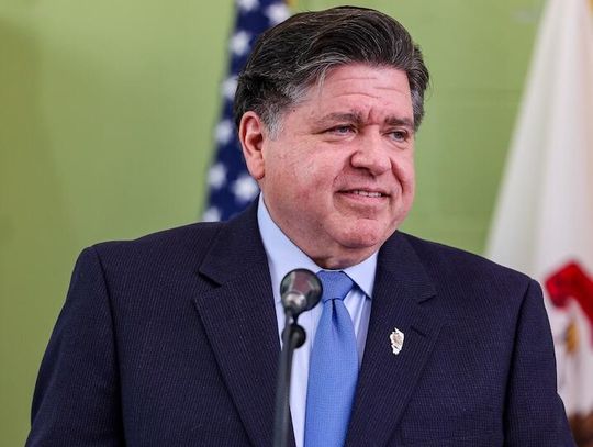 Pritzker zalewa kampanię własnymi milionami, rywale daleko w tyle