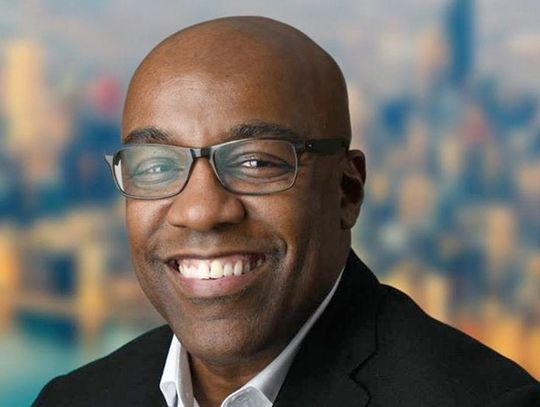 Prokurator Kwame Raoul choruje na koronawirusa