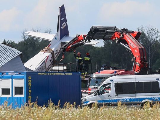 Prokuratura: przyczyną śmierci pilota, który zginął w katastrofie w Chrcynnie był uraz głowy oraz stłuczenie płuc