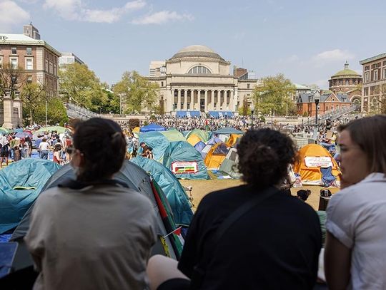 Protestujący studenci z Uniwersytetu Columbia odmawiają opuszczenia terenu uczelni (WIDEO)