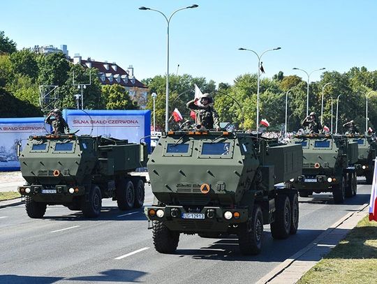 Przez Warszawę przemaszerowała defilada wojskowa pod hasłem „Silna Biało-czerwona”