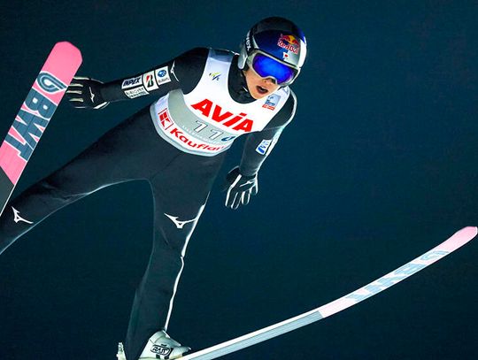 PŚ w skokach - Polacy na szóstym miejscu w konkursie mikstów, wygrali Japończycy