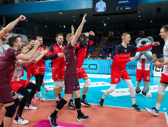 Puchar CEV siatkarzy - Asseco Resovia z trofeum po wygranej 3:0 z SVG Lueneburg