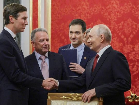 Putin spotkał się z wysłannikami Trumpa; sytuację określił jako „trudną”