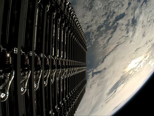 Rakieta nośna SpaceX wyniosła 28 satelitów na orbitę okołoziemską