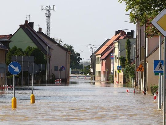 Raport: ocieplenie klimatu dwukrotnie zwiększa prawdopodobieństwo powodzi takich jak w Polsce