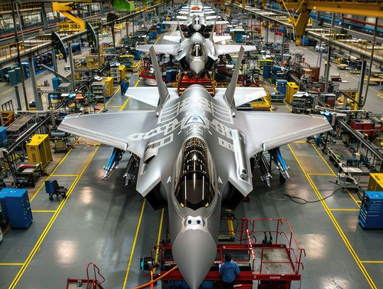 Raport: światowe konflikty napędzają rekordowe przychody producentów broni Raport: światowe konflikty napędzają rekordowe przychody producentów broni