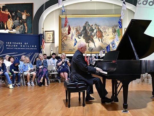 Recital fortepianowy Michała Korzistki na rzecz ocalenia księgozbioru Muzeum Polskiego w Ameryce