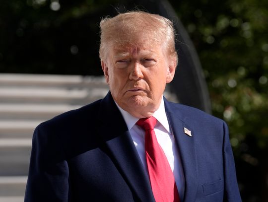 Reuters: Notowania Trumpa wzrosły o 1 punkt procentowy – prezydent cieszy się poparciem 32 proc. badanych