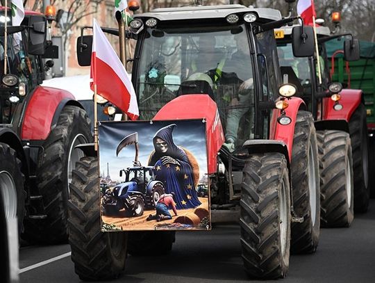 Rolnicy podpisali z ministrem uzgodnienie; na drogach dalej protesty