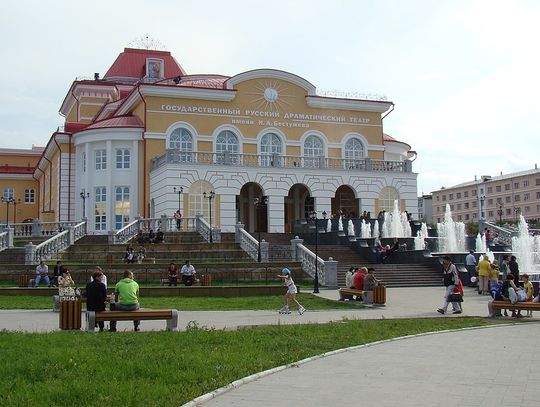 Rosja. Aktor teatru w Ułan Ude, gdzie zwolniono dyrektora za poglądy antywojenne, podciął sobie żyły na scenie